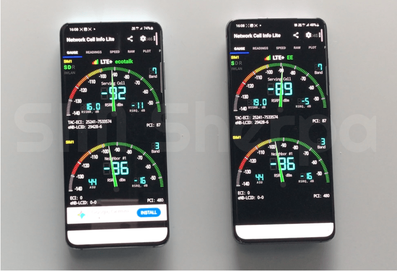 Two phones with same signal showing